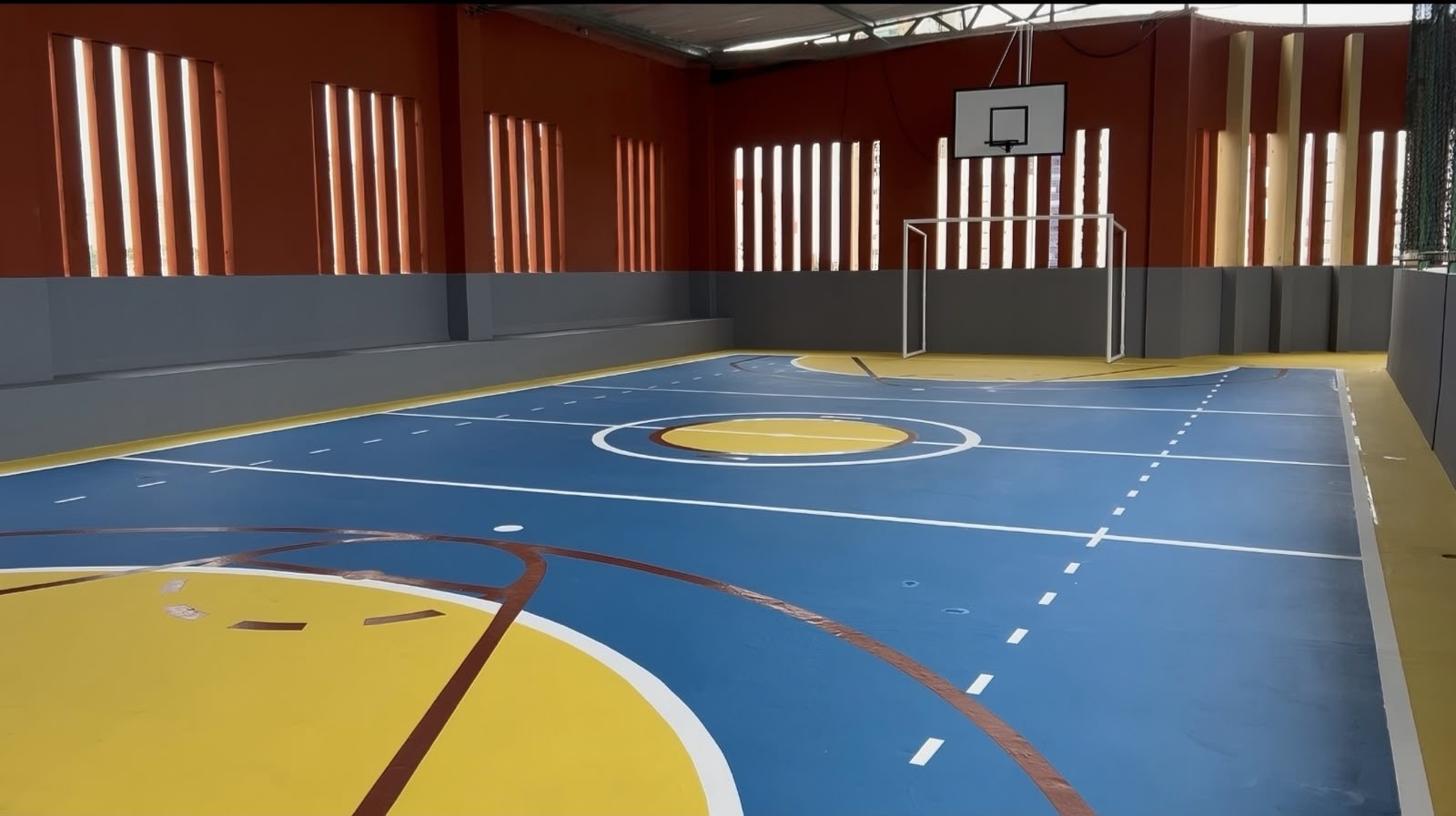 Quadra poliesportiva do Colégio FBE